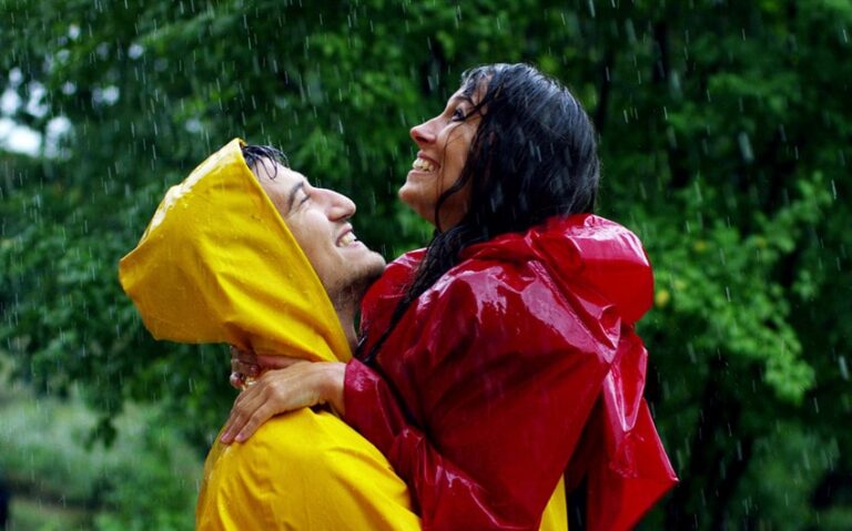 27 Cozy and Creative Date Ideas on a Rainy Day to Try Together