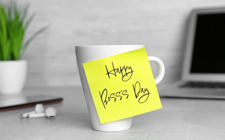 What to Say in a Boss’s Day Card That Actually Feels Meaningful